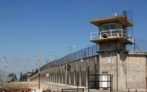 “شؤون الأسرى”: تجويع وتفشي أمراض بين المعتقلين في سجون الاحتلال “شؤون الأسرى”: تجويع وتفشي أمراض بين المعتقلين في سجون الاحتلال